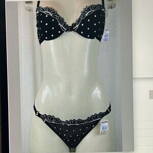 $320 GALLIANO women's lingerie set: panties size XL  Us , Bra size 38 US